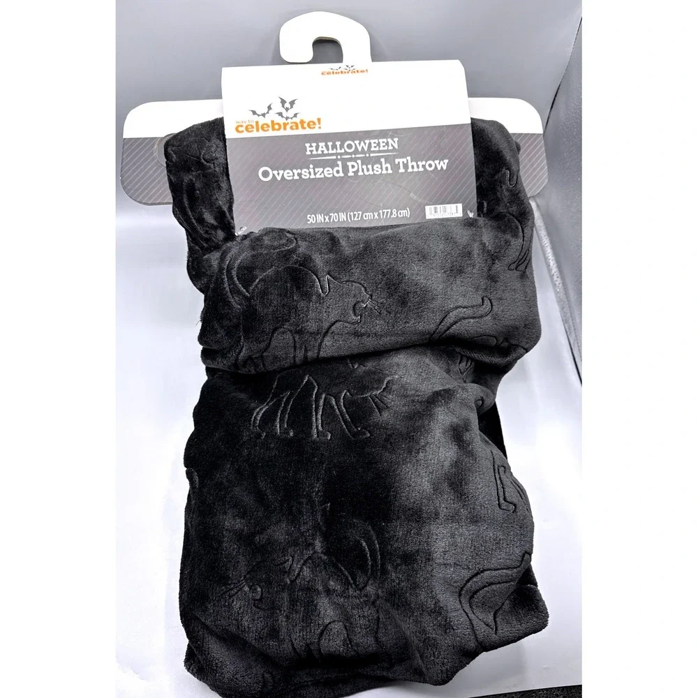 Way to Celebrate Halloween Oversized Plush Throw Blanket Black Embossed Cats